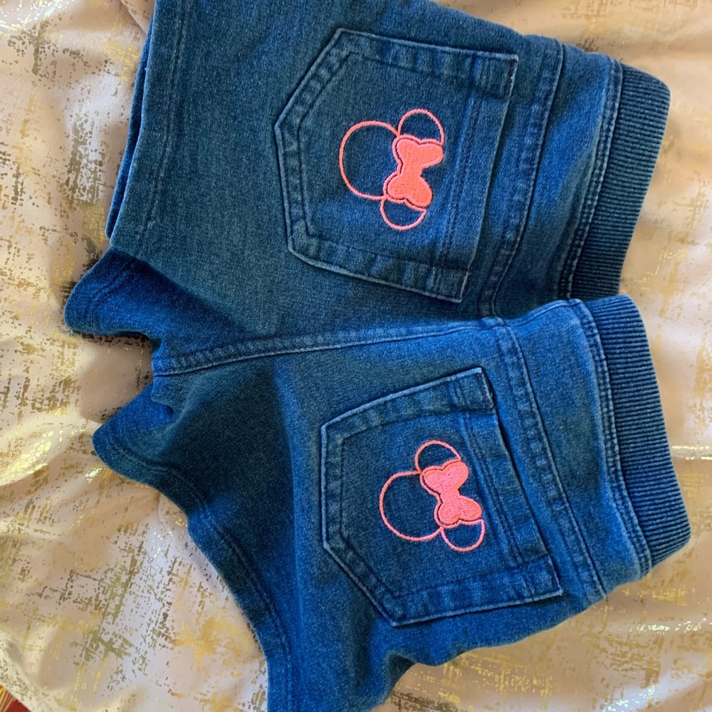 Shorts - Picture 2 of 3